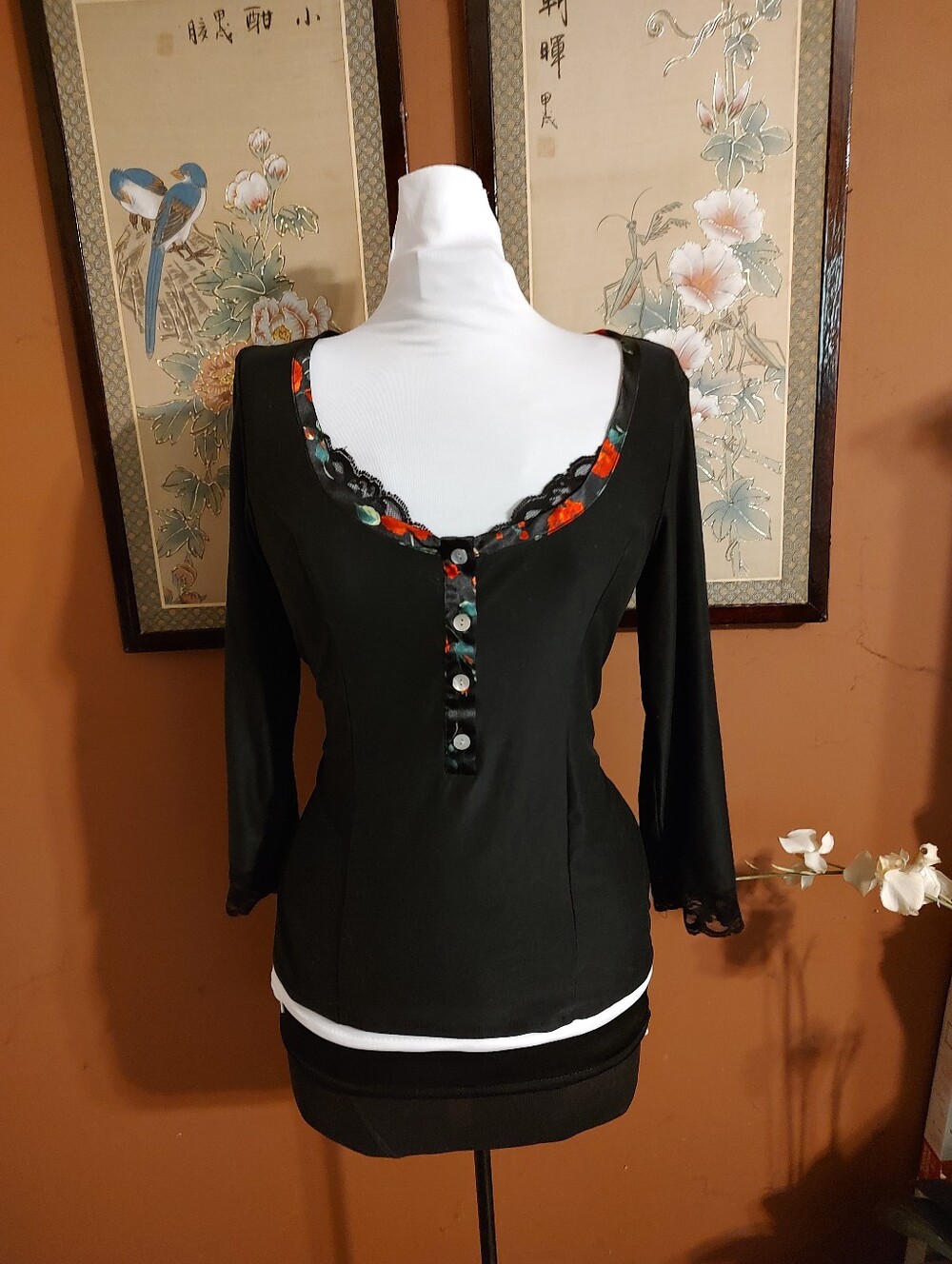 🌹🖤🌹Gorgeous Vtg 90's Gothic Onyx Black Sheen Fitted Lace & Red Roses Top - S